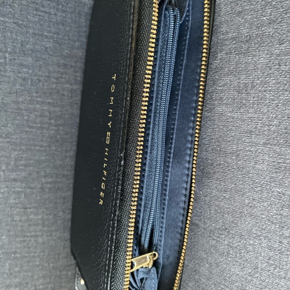 Tommy Hilfiger Pebbled Leather Large Continental Zip Wallet Zip Around Black - Picture 5 of 5